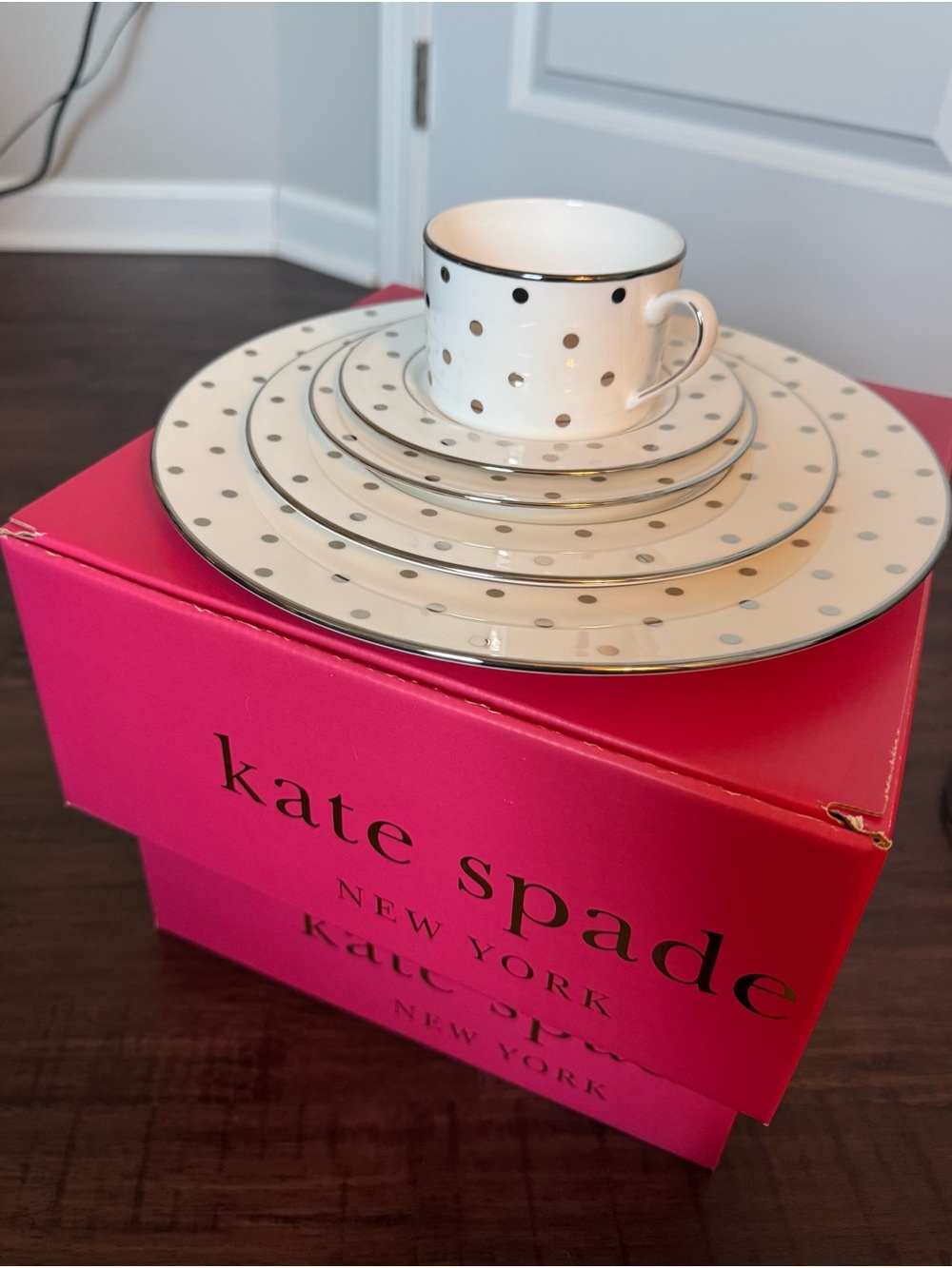 kate spade Larabee Road 5 piece place setting. 4 settings. New in boxes.
